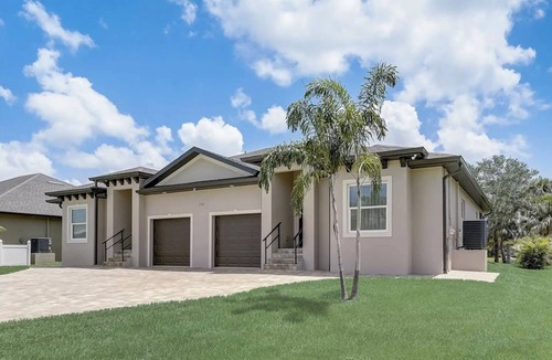 Rotonda West House | WaterFront Boundary vacation! Close to beaches 3bdr2bath,golfing fishing