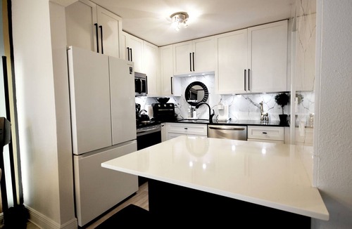 Land of the Presidents Apartment | Waterfront boutique resort pad