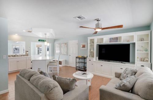 Matlacha Isles House | Waterfront Bungalow with Pool and Bikes in Matlacha