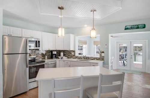Matlacha Isles House | Waterfront Bungalow with Pool and Bikes in Matlacha