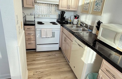 Carrabelle Apartment | Waterfront Carrabelle Gem. Dream Loft w/Private Boat Lift + Gulf Access.