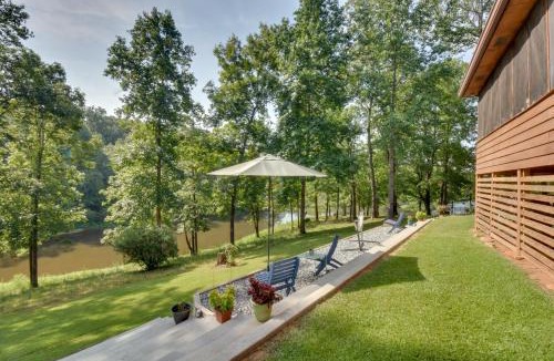 Wiley House | Waterfront ‘CasAbella Cottage’ w/Kayaks & Fishing