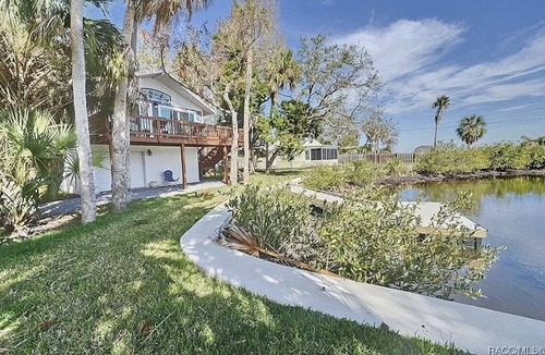 Crystal River House | WATERFRONT CATCH OF THE DAY-PRIVATE DOCK- GULF ACCESS! KAYAK-SCALLOP-FISH!