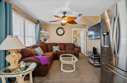 Weeki Wachee Gardens Cottage | Waterfront! Charming & Quaint Cottage
