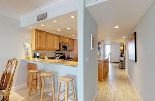 Bradenton Beach Condo | Waterfront condo w/WiFi, furnished balcony and easy beach access