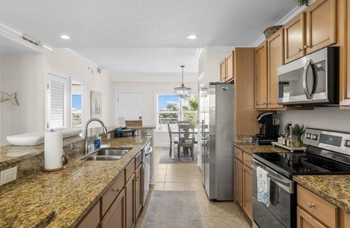 Mexico Beach Condo | Waterfront Condo w/Pool|Boat Slip in Mexico Beach