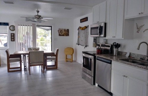 Weeki Wachee Gardens House | WATERFRONT COTTAGE w/ACCESS TO WEEKI WACHEE RIVER & GULF FRESHLY REMODELED!
