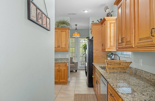 Homosassa Villa | Waterfront! Dock available for rent at rear, kayaks and paddle board included!