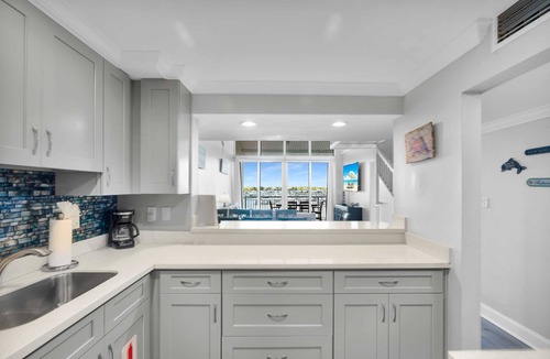 Meadows Condo | Waterfront Dock Pool Penthouse Near Duval St