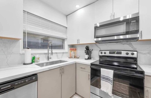 Melaleuca Gardens House | Waterfront Duplex Tropical Oasis