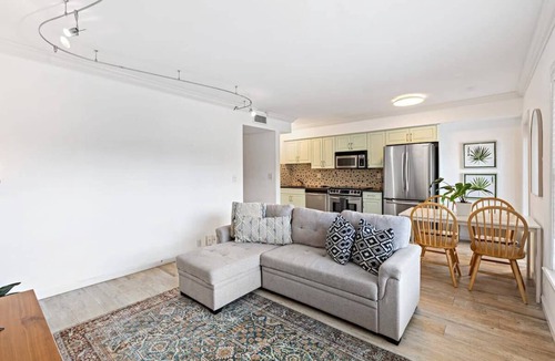 Hendricks and Venice Isles Apartment | Waterfront Escape – Minutes to Las Olas & Beach