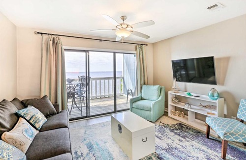 Crawfordville House | Waterfront Escape w/Balcony on Shell Point Beach!