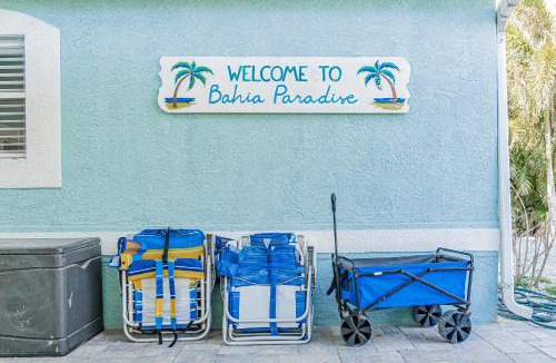 Bahia Vista House | Waterfront Family Compound - Free Golf Cart, Paddleboards, Heated Pool, Golden Tee 2025 Arcade Game