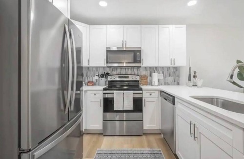 Apollo Beach House | Waterfront-Family & Pet Friendly for 6