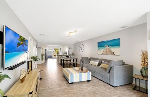 Melaleuca Gardens House | Waterfront Fll&beaches, Bbq, Kayaks, Canoe