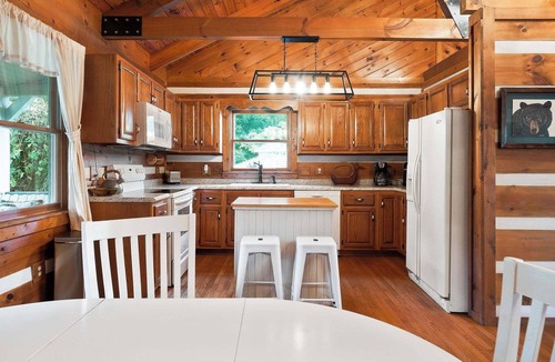 Baxter House | Waterfront Fox Hill Cabin - Rustic Retreat w/Fire Pit