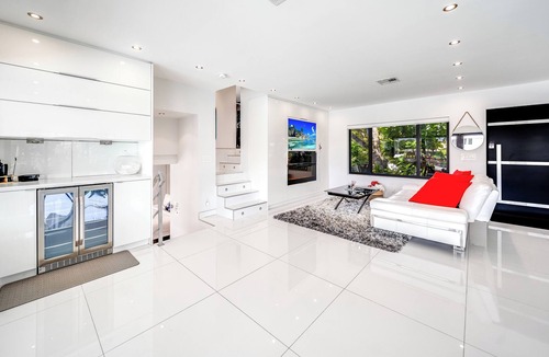 Pompano Isles House | Waterfront Gem+Heated Pool+Hot Tub! 1 Mile 2 Beach
