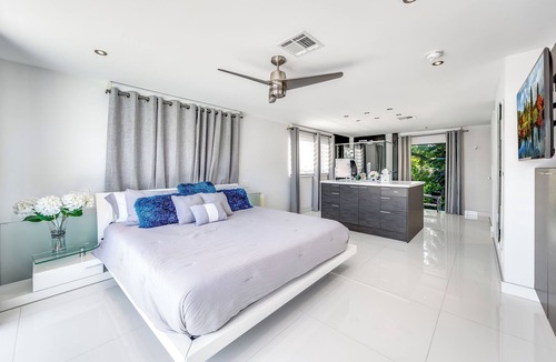 Pompano Isles House | Waterfront Gem+Heated Pool+Hot Tub! 1 Mile 2 Beach