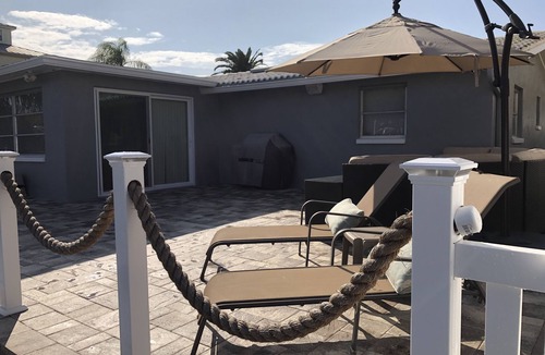Flor-a-mar House | Waterfront Getaway with Hot Tub
