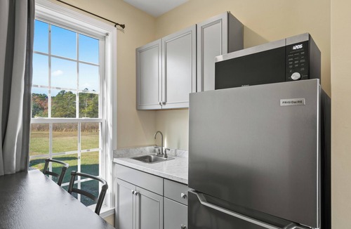 Cambridge Apartment | Waterfront Getaway for Two