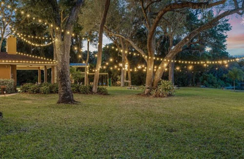 Northside Apartment | Waterfront Getaway Fall Mornings & Scenic Views