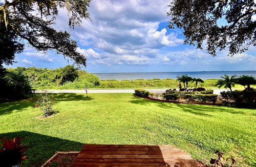 Safety Harbor House | Waterfront harbor cottage, walking distance to downtown, near to beaches & more!