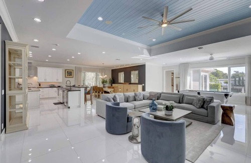 17th Street Causeway House | Waterfront ~ Heated Pool ~ Dock ~ Kayaks ~ Bikes