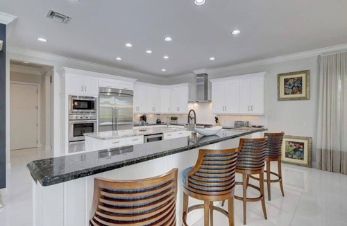 17th Street Causeway House | Waterfront ~ Heated Pool ~ Dock ~ Kayaks ~ Bikes