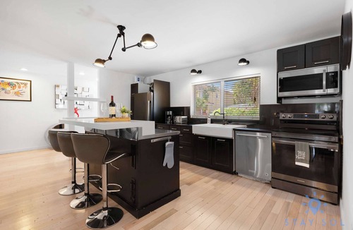 Lighthouse Point House | Waterfront Home with 5BR-4BTH & Pool