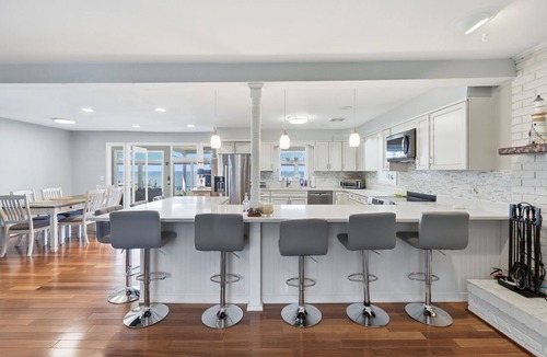 Stevensville House | Waterfront Home on the Chesapeake Bay with Pier only 30 min from naval academy