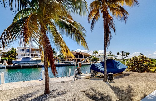 Venetian Shores House | Waterfront home with dock, views, AC, & washer/dryer - dog-friendly