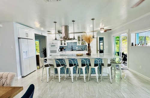 Rainbow Groves House | Waterfront House with Heated Pool, Jacuzzi & Private Dock