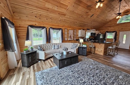 Tunnel Hill Cabin | Waterfront! Lake Chalet!