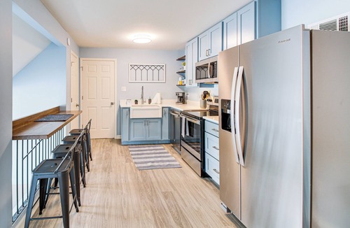 Royal House | Waterfront Lake Hamilton Vacation Rental w/Dock!