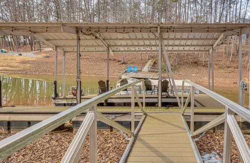 Martin House | Waterfront Lake Hartwell Retreat w/Indoor Hot Tub