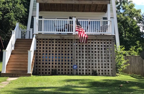 Hiwassee Cottage | Waterfront Lake Home (Claytor Lake) near VT and RU
