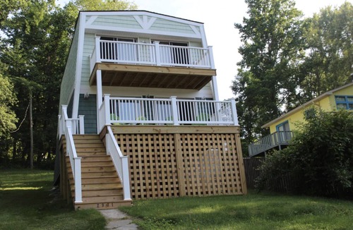 Hiwassee Cottage | Waterfront Lake Home (Claytor Lake) near VT and RU