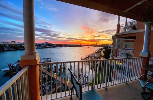 Clearwater Beach Condo | Waterfront luxury 3 BR condo on Clearwater Beach