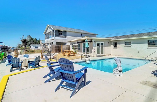 Spring Hill House | Waterfront Luxury Private Beach Heated Pool Dock Kayaks