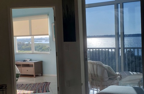 Palmetto Condo | Waterfront Luxury Penthouse Condo on Tampa Bay Estuary and Golf Course