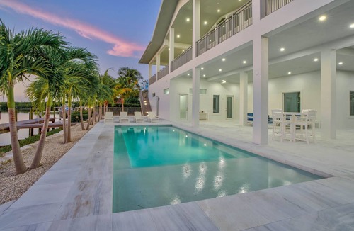 Marathon House | Waterfront Luxury: Pool, Deep-Water Dock & More!