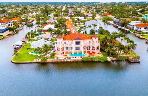 Connors Villa | Waterfront Mansion Luxury House. Hot Tub and Pool. Perfect Family Gathering.