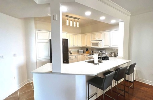 Redevelopment Area Condo | Waterfront Oasis, Luxury Condo, First-Class Dining
