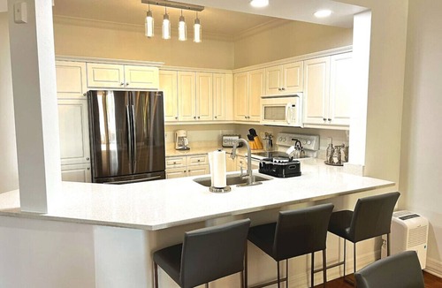 Redevelopment Area Condo | Waterfront Oasis, Luxury Condo, First-Class Dining