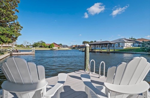 Palm Harbor House | Waterfront/Pool/Hot Tub/Dock/Game Room - Close to Beach