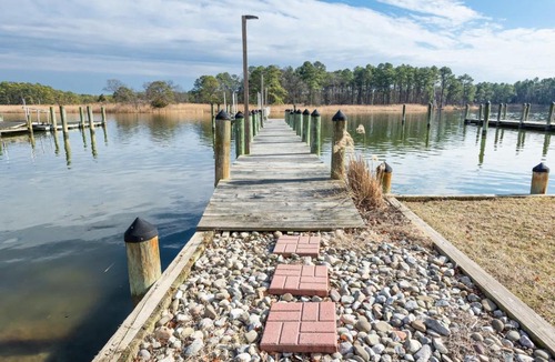 Rock Hall House | Waterfront Private Dock Boat Tie-Up & Near Town