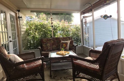 Indian Harbor Estates House | Waterfront private home located in Oak Hill - Edgewater area.