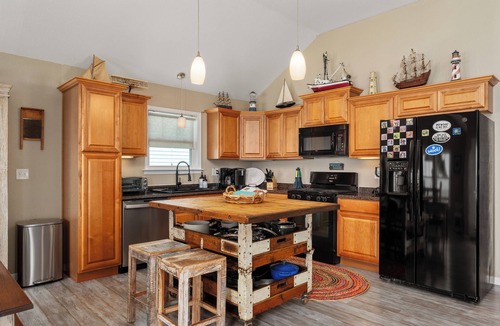 Colington House | WATERFRONT Property on KDH Bike Path with water access, bikes, kayak, and canoe
