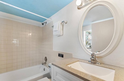 Little Torch Key Hotel | Waterfront Queen Suite w/Full Kitchen, Private Beach, Breakfast, Pool & Kayaks!