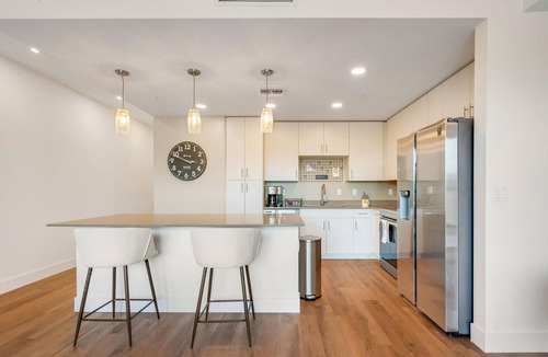 Indian Beach Sapphire Shores Condo | Waterfront Relaxation - Modern Comfortable Condo